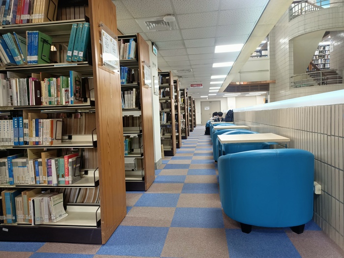 圖書館3F中央閱讀區